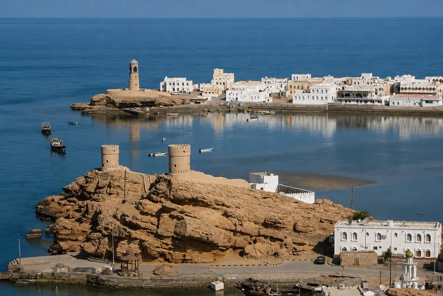 Village côtier d’Oman au bord de la mer